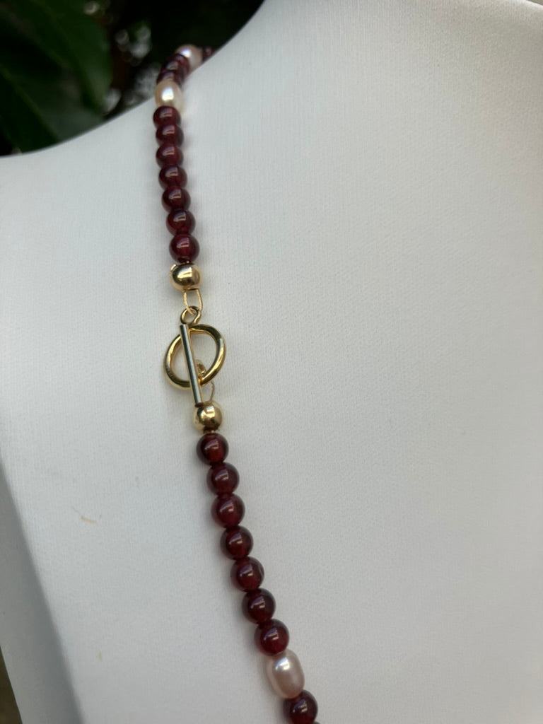 Rouge Pearl - Garnet and Pearl Bead Necklace