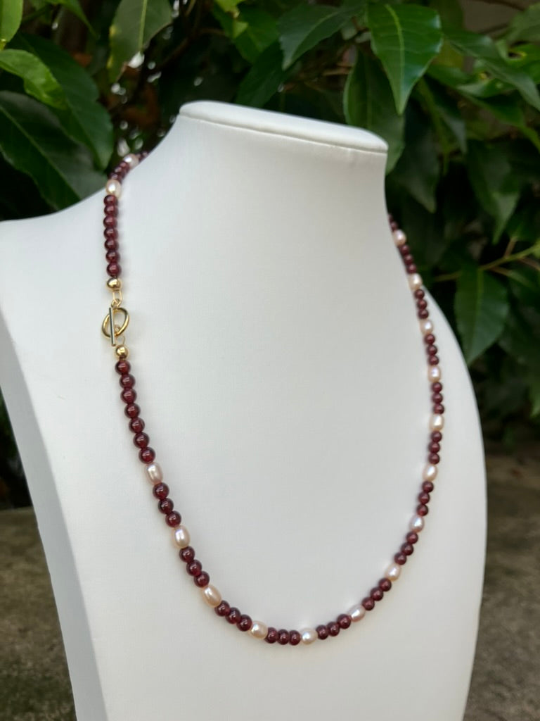 Rouge Pearl - Garnet and Pearl Bead Necklace